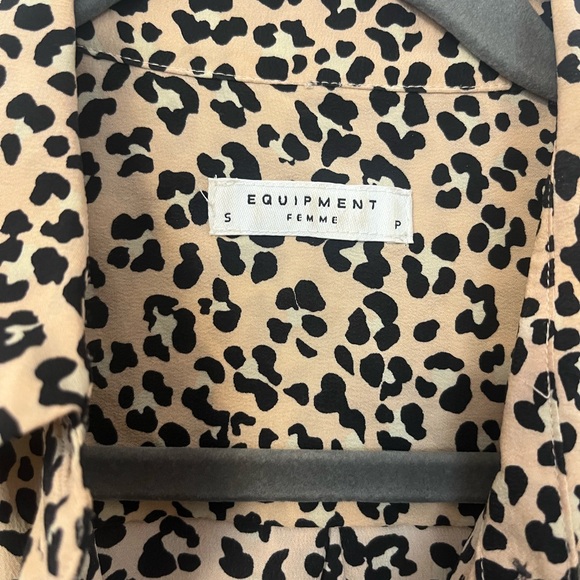 Equipment 100% Silk Cheetah Print Sleeveless Button Down Blouse Size Small - Picture 3 of 9